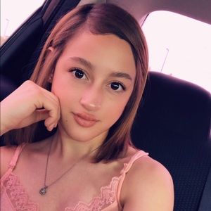 Meet your Posher, Andrea